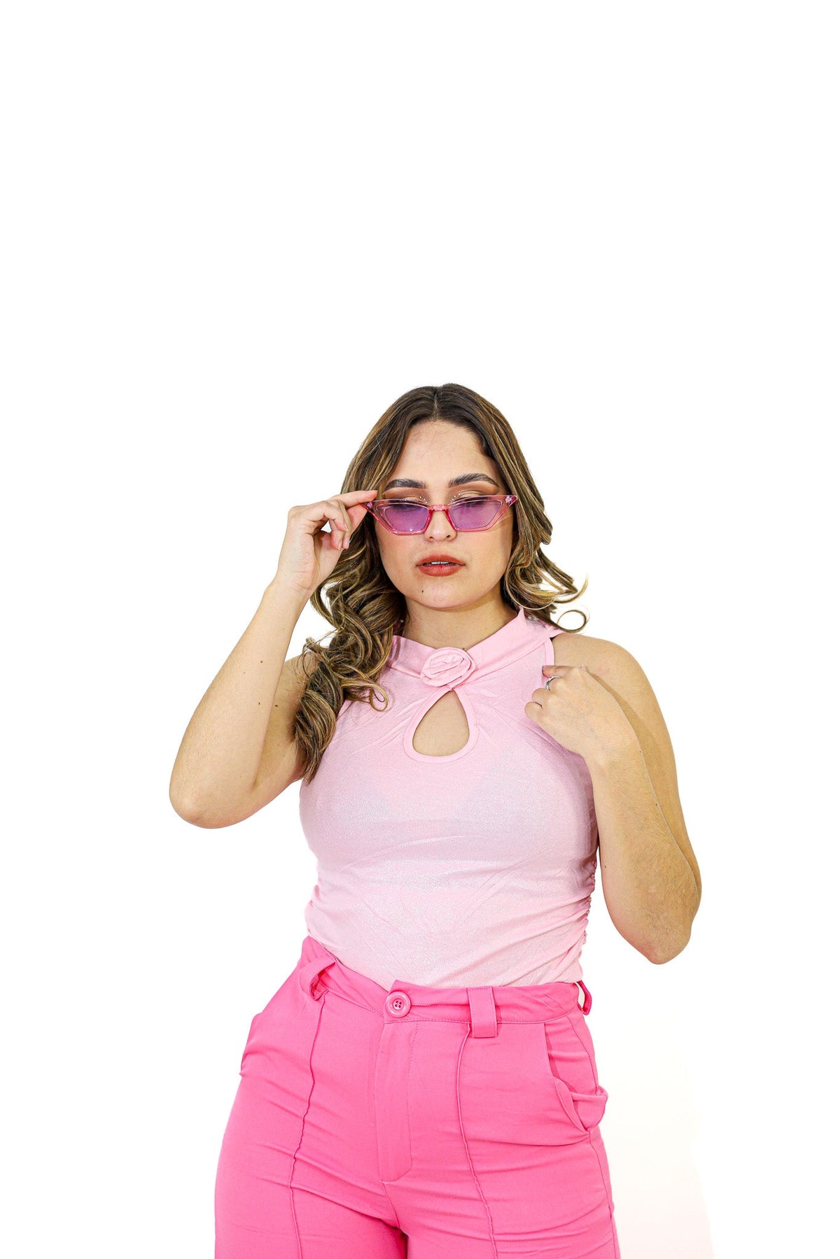 Blusa Brillosa Con Flor